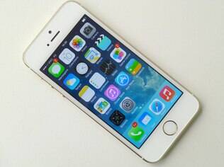 Modelo mais recente do iPhone, 5S custa R$ 2.799 no Brasil