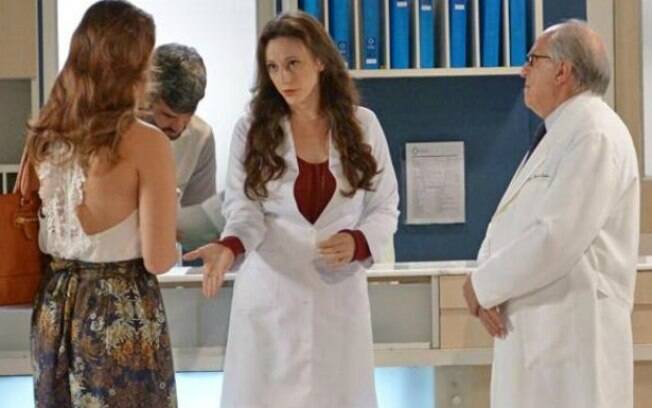 Rebeca conta a Lutero e Paloma sobre suspeitas de Aline