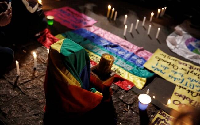 Grupos fazem ato na Paulista após nassacre em boate gay nos Estados Unidos