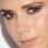 O esfumado acinzentado e marrom de Victoria Beckham destaca seus olhos. Foto: Getty Images