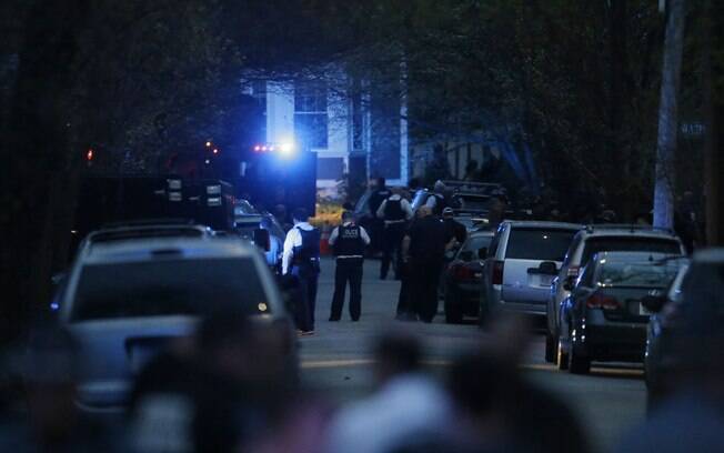 Policiais buscam suspeito por ataque a Maratona de Boston em  Watertown, Massachusetts