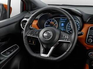 Nissan March 2017 vem com uma série de itens em comum com o SUV Kicks, inclusive o volante de três raios