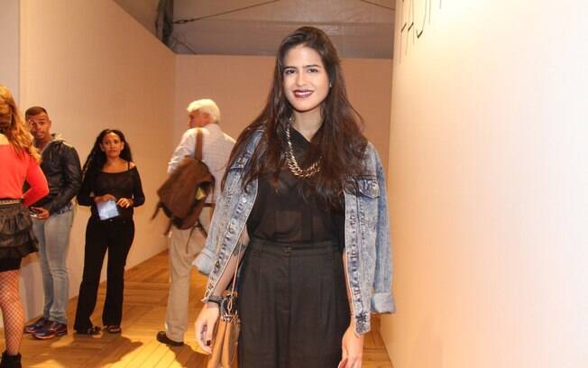 Antonia Morais chegou toda de preto para o desfile da Ausländer