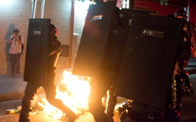 Protesto anti-Copa tem tumulto e detidos em São Paulo