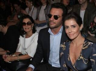 Deborah Secco e Rodrigo Lombardi gravam 'Vidas Secretas' na SPFW