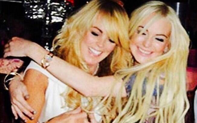 Lindsay para Dina Lohan: 'Abençoada por ter uma forte, apaixonante e maravilhosa mãe'