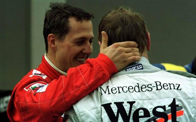 O alemão afirmou que o finlandês Mika Hakkinen, da McLaren, campeão em 1998 e 1999, foi seu maior rival nas pistas. Foto: Getty Images
