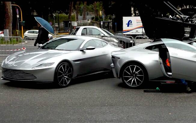 Quatro modelos do Aston Martin DB10 estão em Roma para as gravações de
