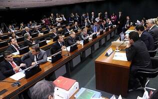 Deputados trocam tapas durante sessão no Conselho de Ética