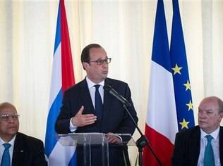 Nesta segunda-feira (10), presidente François Hollande fez discurso durante visita à Cuba