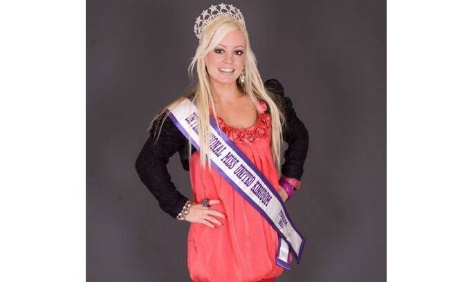 A ex-miss do Reino Unido Kelly Waite sofre de TOC há 10 anos A ex-miss do Reino Unido Kelly Waite sofre de TOC há 10 anos
