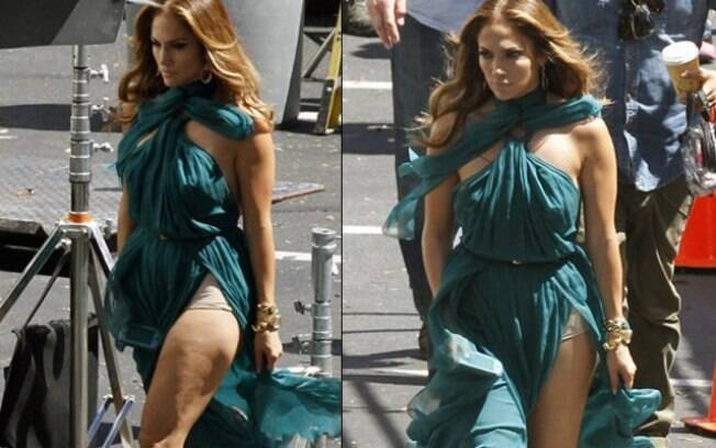 Jennifer Lopez foi traída pelo vento durante as gravações videoclipe da música 'Papi'. O vestido da cantora levantou e revelou a grande lingerie usada por ela