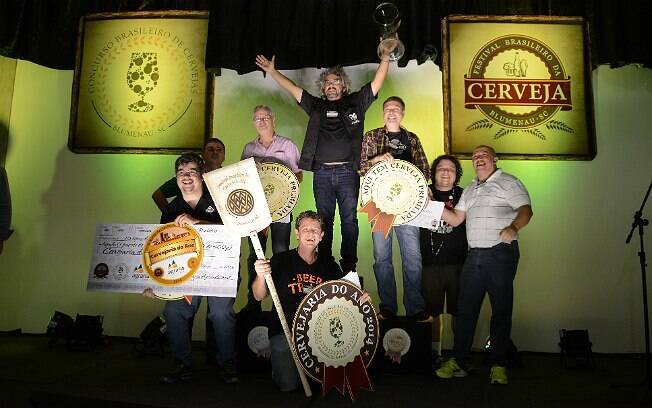 Samuel Cavalcanti, da Cervejaria Bodebrown, no topo do pódio do Festival Brasileiro da Cerveja
