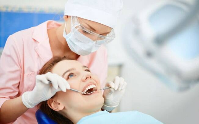 Se o dente do siso ainda não nasceu o dentista nunca poderá extraí-lo? Isso é um mito. Dentes do siso que ainda não erupcionaram também podem ser removidos. Isso dependerá da avaliação do dentista. Foto: iStock
