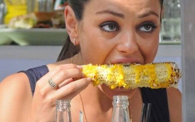 Assim como Justin Timberlake, Mila Kunis também adora milho verde