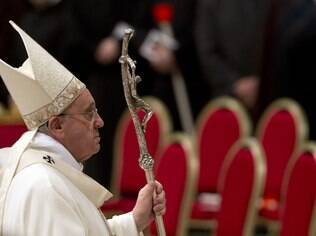 Antes de celebrar missa, Papa Francisco foi à periferia de Roma encontrar ciganos