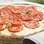 Pizza de mussarela com tomates assados. Foto: Divulgação