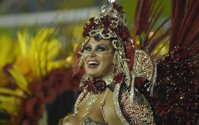 Ângela Bismarchi e o marido desembolsaram R$ 100 mil para ela ser musa em escolas de três cidades