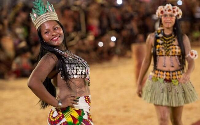 Desfile de beleza valoriza diversidade de etnias nos Jogos dos Povos Indígenas Brasil iG