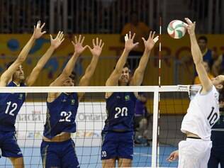 Brasil atropela Argentina e vai à semi
