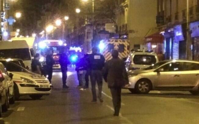 Autoridades se movimentam pelas ruas de Paris após a carnificina praticada por terroristas