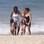 Claudia Abreu se diverte com três dos quatro filhos no mar . Foto: AgNews