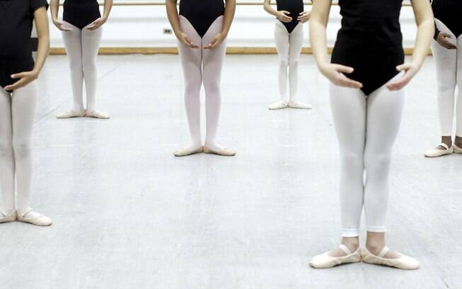 Bailarinas fazem aula de dança clássica na Escola de Artes do Harlem, em Nova York: prática não é tão importante quando se pensava para atingir desempenho de elite