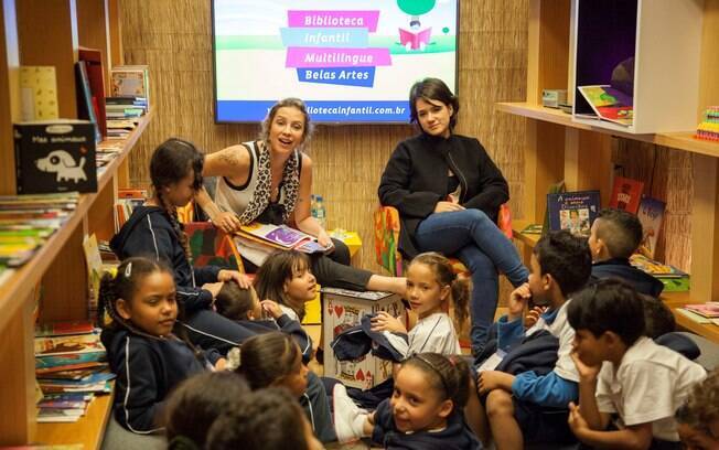 Luana Piovani lê para crianças em São Paulo
