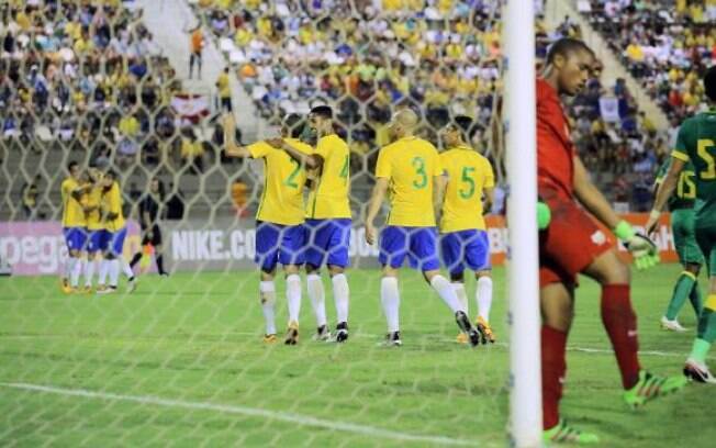 Jogadores comemoram gol em partida vencida pelo Brasil sobre a África do Sul, no dia 27 de março Jogadores comemoram gol em partida vencida pelo Brasil sobre a África do Sul, no dia 27 de março