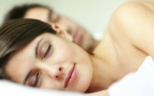 Pesquisa revela que dormir mais de 8 horas por noite pode aumentar as chances de AVC