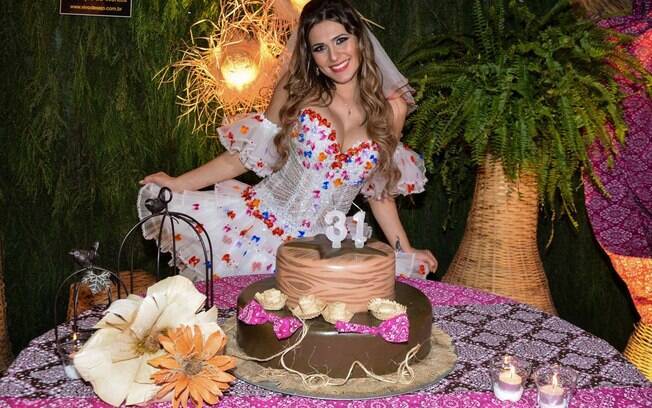 Lívia Andrade comemorou os 31 anos com festa junina em São Paulo
