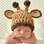 Orelhas de girafas enfeitam de maneira divertida a cabeça das crianças. Foto: Pinterest/Gayla Thomas