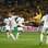Após cruzamento de Larsson, Ibrahimovic acerta um voleio e faz um golaço. Foto: Getty Images