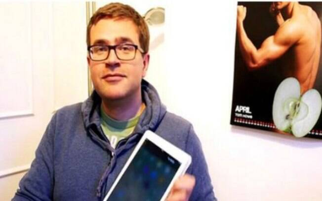 Alex mostra 'diálogo' em russo com o Siri