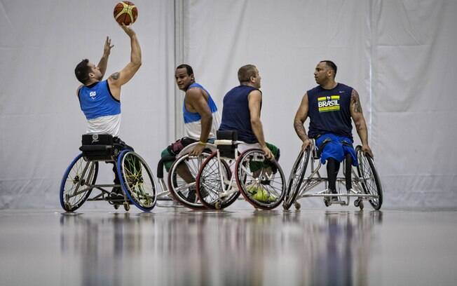 Superando desafios: treino da seleção de basquete em cadeira de rodas para os Jogos Paralímpicos 2016