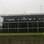 Equipe Lotus se protege da forte chuva que chegou ao circuito de Silverstone. Foto: Reprodução/Twitter