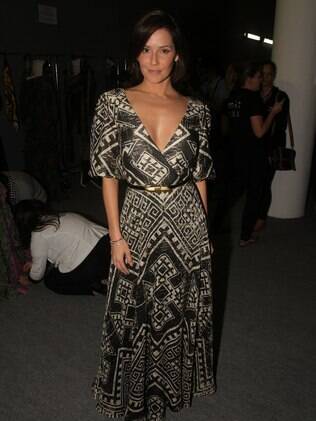 Deborah Secco com vestido de André Lima no SPFW neste sábado (16)