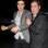 Robert Pattinson foi ajudado pelo segurança para conseguir andar até o carro depois de deixar a balada The Ivy, em Londres, 2010 . Foto: Grosby Group / BrainPix / Getty Images / Reprodução