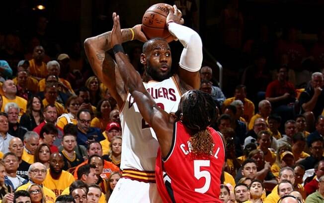 LeBron chegou ao triplo-duplo com 23 pontos, 11 rebotes e 11 assistências LeBron chegou ao triplo-duplo com 23 pontos, 11 rebotes e 11 assistências