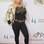 CoCo apostou na jaqueta dourada para dar um up no visual preto, com detalhes metalizados. Foto: Getty Images