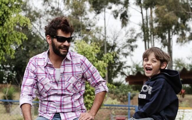 Valter e o afilhado, Théo: aceitação e felicidade