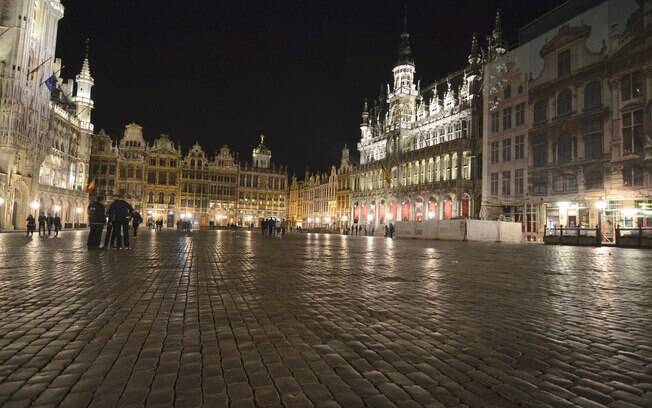 Polícia busca em Bruxelas, na Bélgica, um dos autores de atentados em Paris