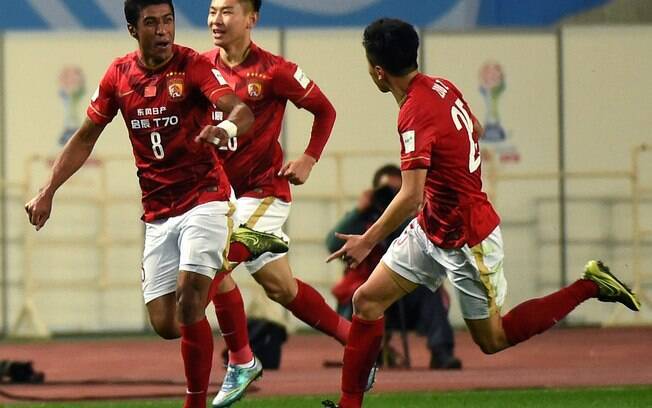 Paulinho é um dos jogadores brasileiros que fazem sucesso na China Paulinho é um dos jogadores brasileiros que fazem sucesso na China