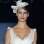 Vestido com saia recortada e marcado abaixo do busto, de Jesus Peirò. Foto: Divulgação/Barcelona Bridal Week