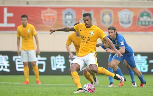 Jô estava na China e voltou ao Corinthians