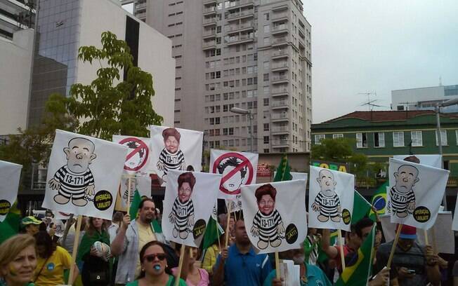 Protesto pelo impeachment da presidente Dilma Rousseff realizado no Largo da Batata, em SP