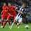 O volante brasileiro Lucas Leiva, do Liverpool, acompanha o meia-atacante James Morrison, do West Bromwich. Equipes se enfrentaram neste sábado no estádio The Hawthorns. Foto: Getty Images