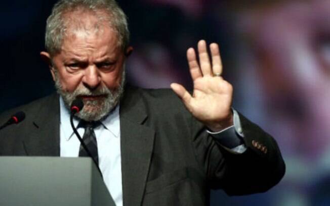 Lula foi indiciado com outras seis pessoas no âmbito da Operação Lava Jato