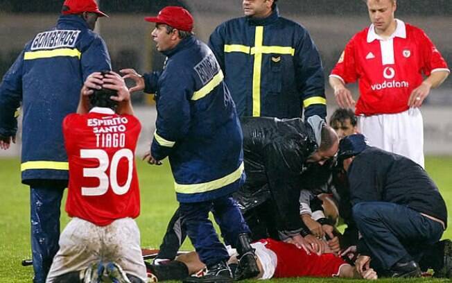Também em 2004, o húngaro Miklos Feher passou mal num jogo do Benfica e morreu em campo 