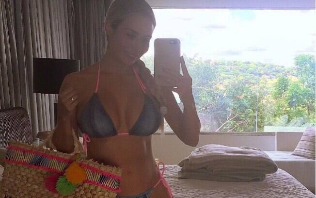 Ex-BBB Letícia Santiago exibe boa forma e ausência de barriga na reta final da gravidez